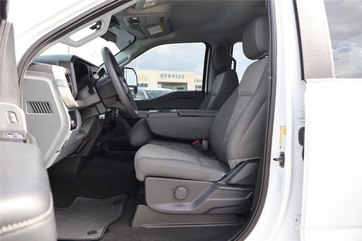 2025 Ford Super Duty F-250 - Image 13