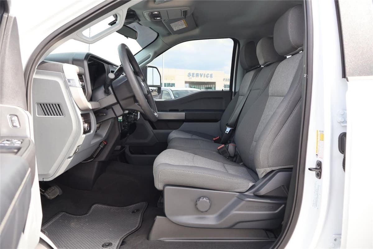 2025 Ford Super Duty F-250 - Image 14