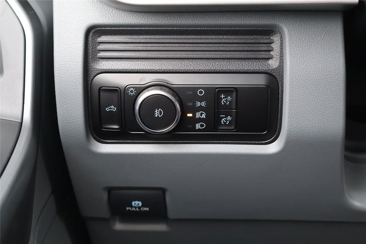 2025 Ford Super Duty F-250 - Image 19