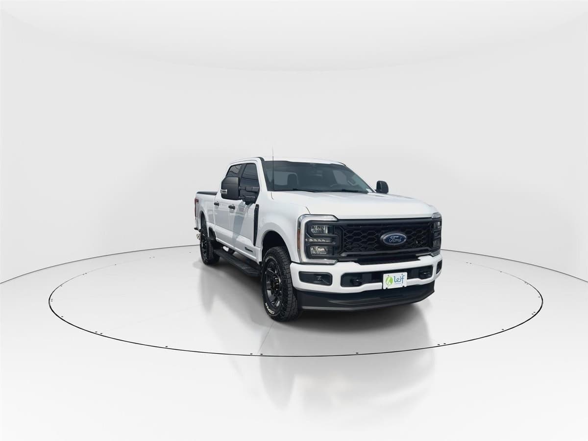2025 Ford Super Duty F-250 - Image 2