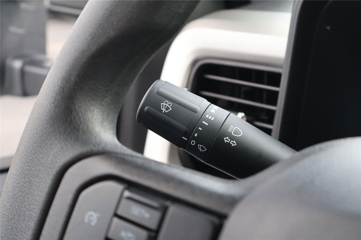 2025 Ford Super Duty F-250 - Image 20