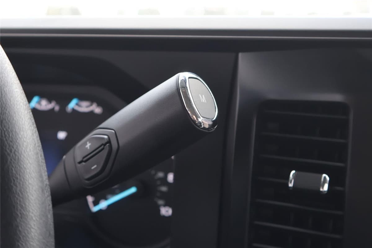 2025 Ford Super Duty F-250 - Image 22