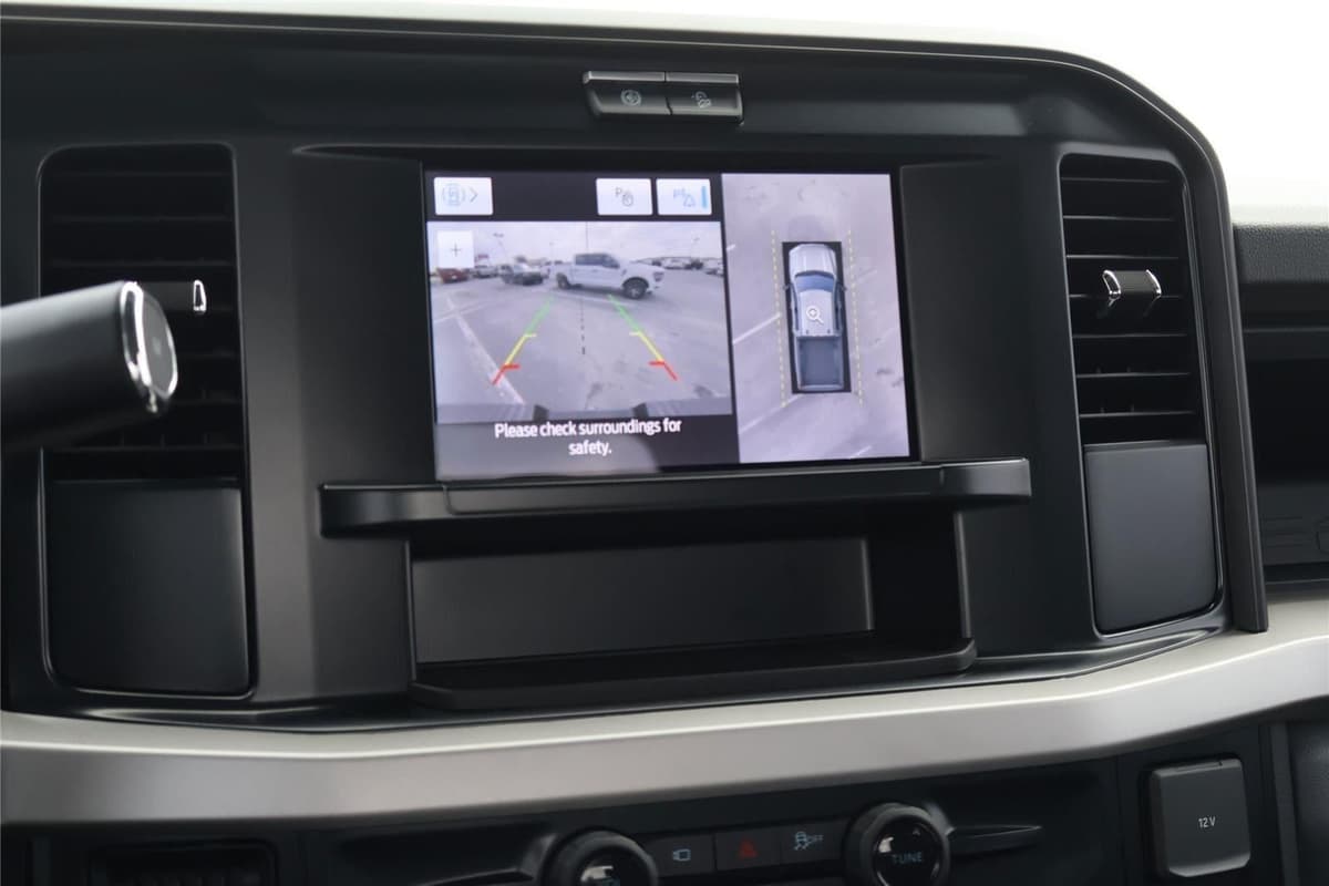 2025 Ford Super Duty F-250 - Image 24