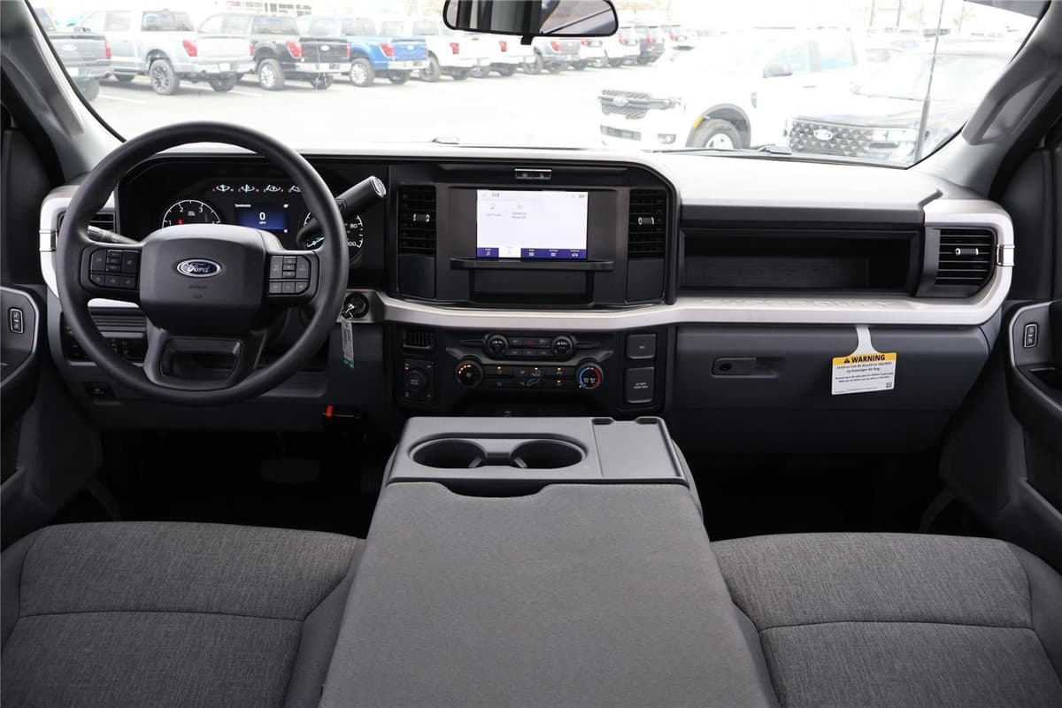 2025 Ford Super Duty F-250 - Image 25