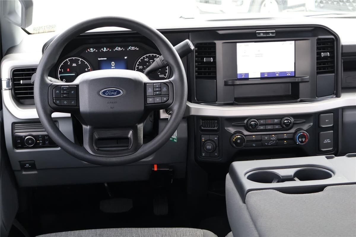 2025 Ford Super Duty F-250 - Image 26