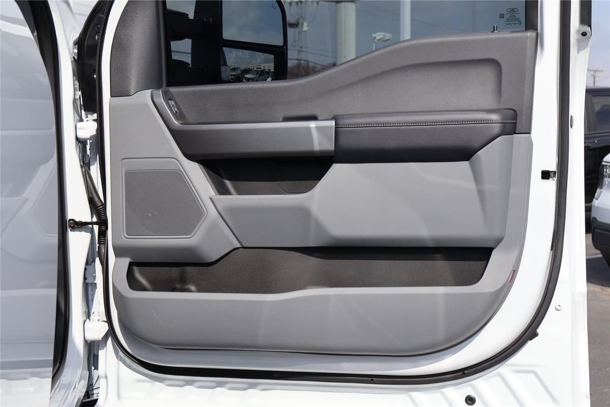 2025 Ford Super Duty F-250 - Image 35