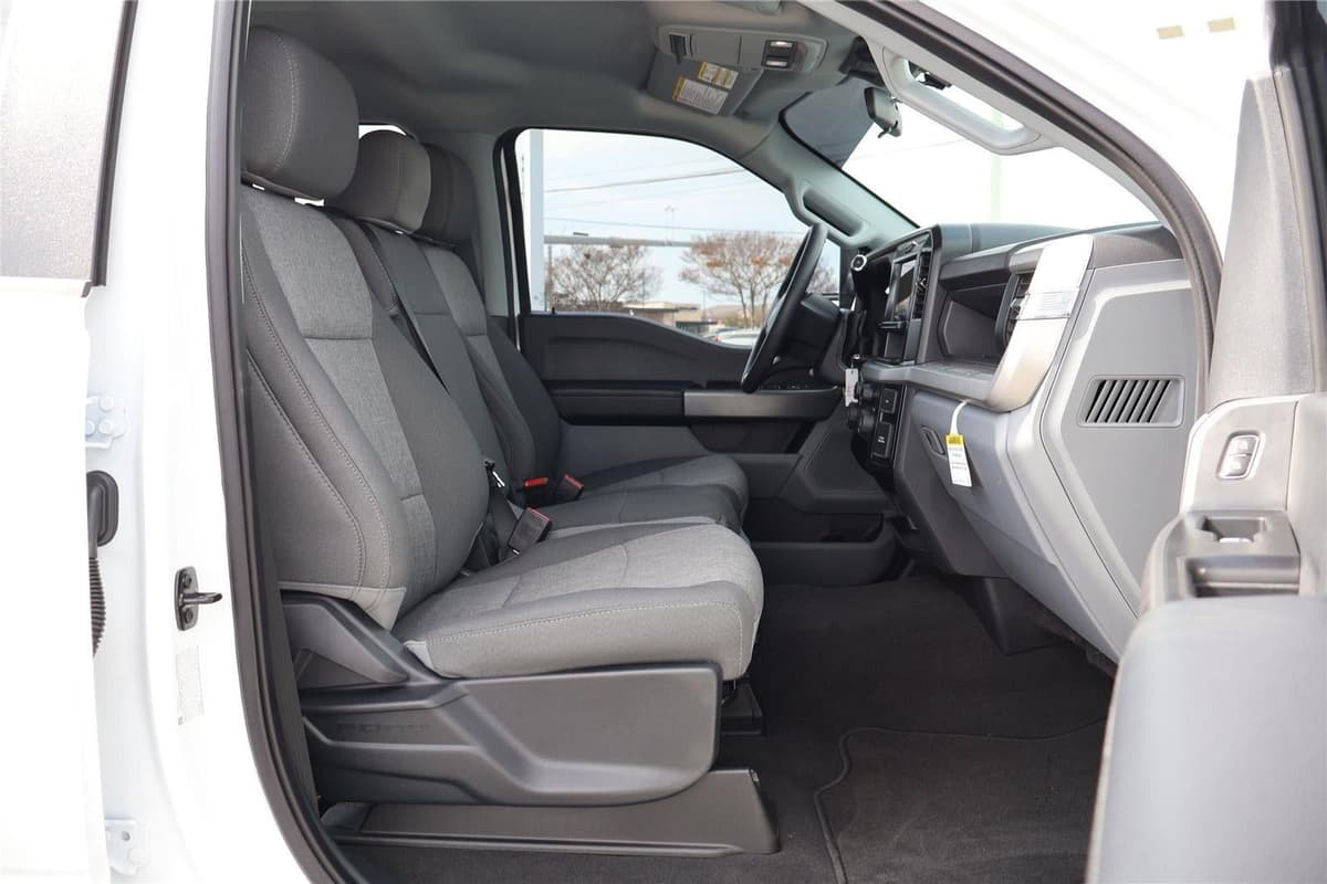 2025 Ford Super Duty F-250 - Image 37