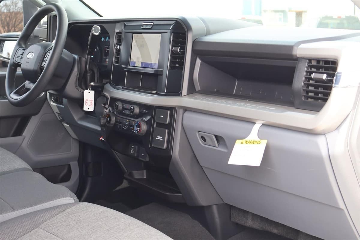 2025 Ford Super Duty F-250 - Image 38