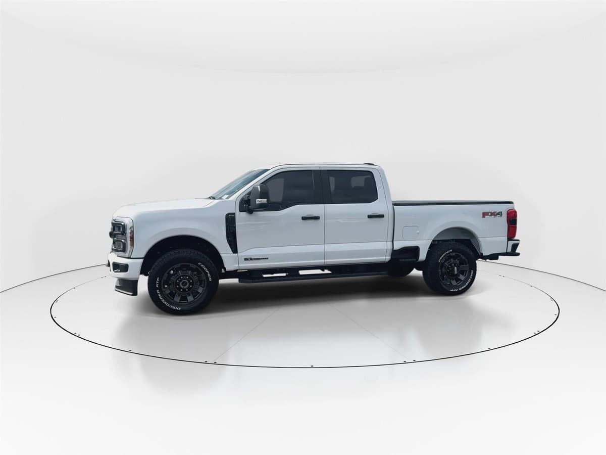 2025 Ford Super Duty F-250 - Image 4