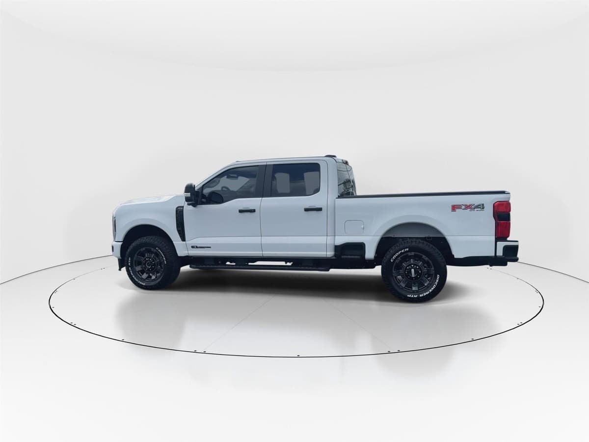 2025 Ford Super Duty F-250 - Image 5