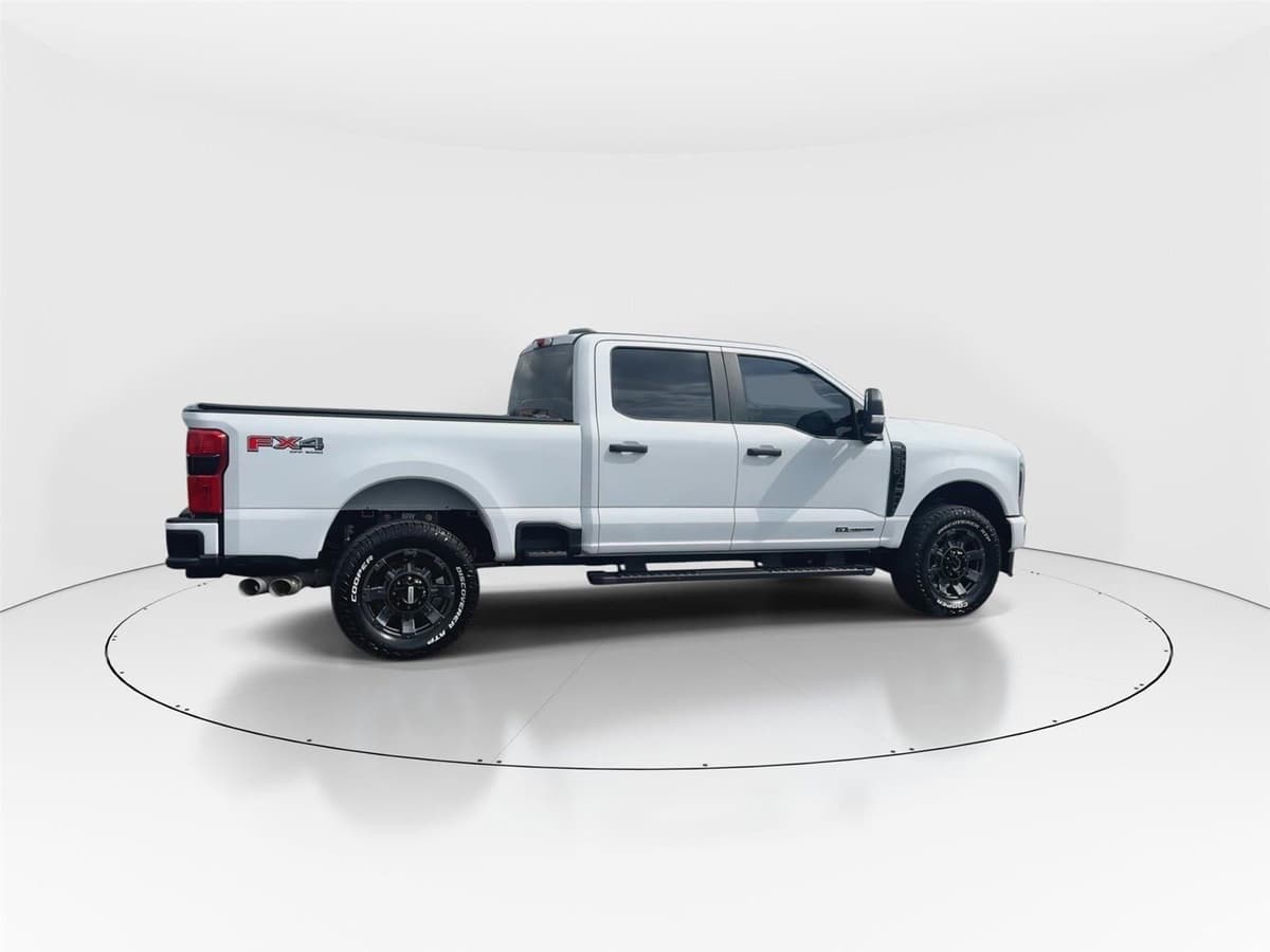 2025 Ford Super Duty F-250 - Image 8