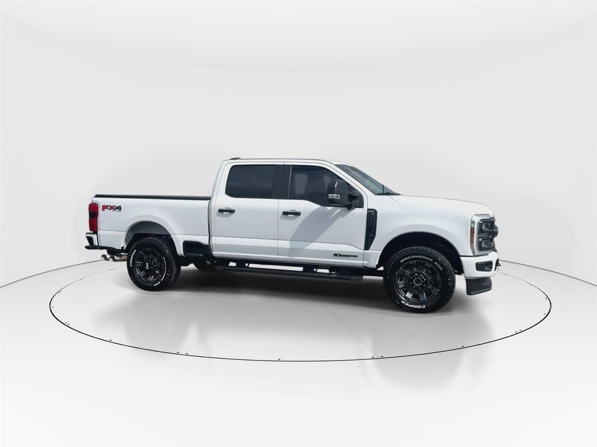 2025 Ford Super Duty F-250 - Image 9