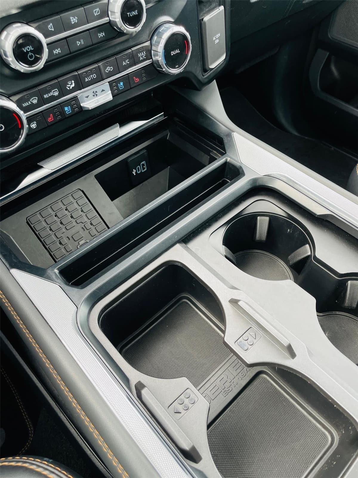 2023 Ford Super Duty F-350 - Image 17