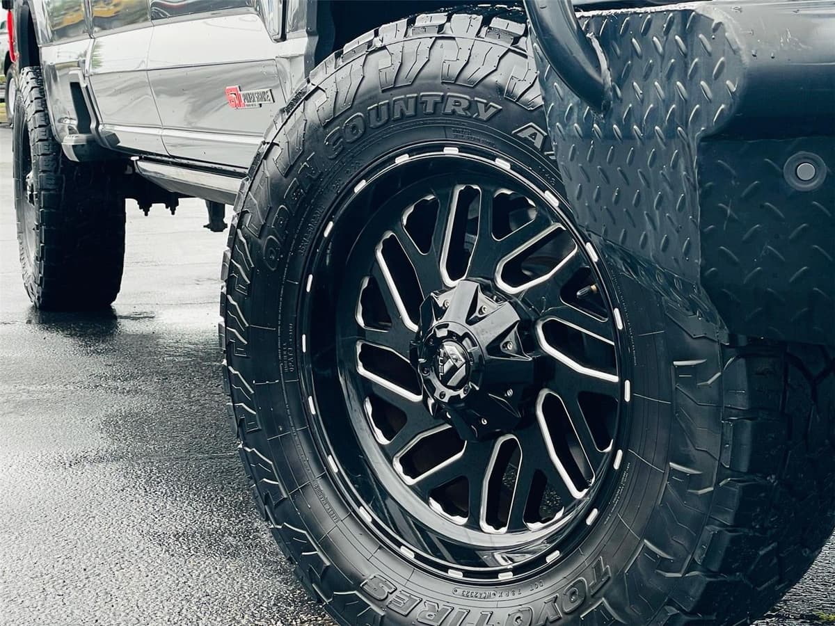 2023 Ford Super Duty F-350 - Image 2