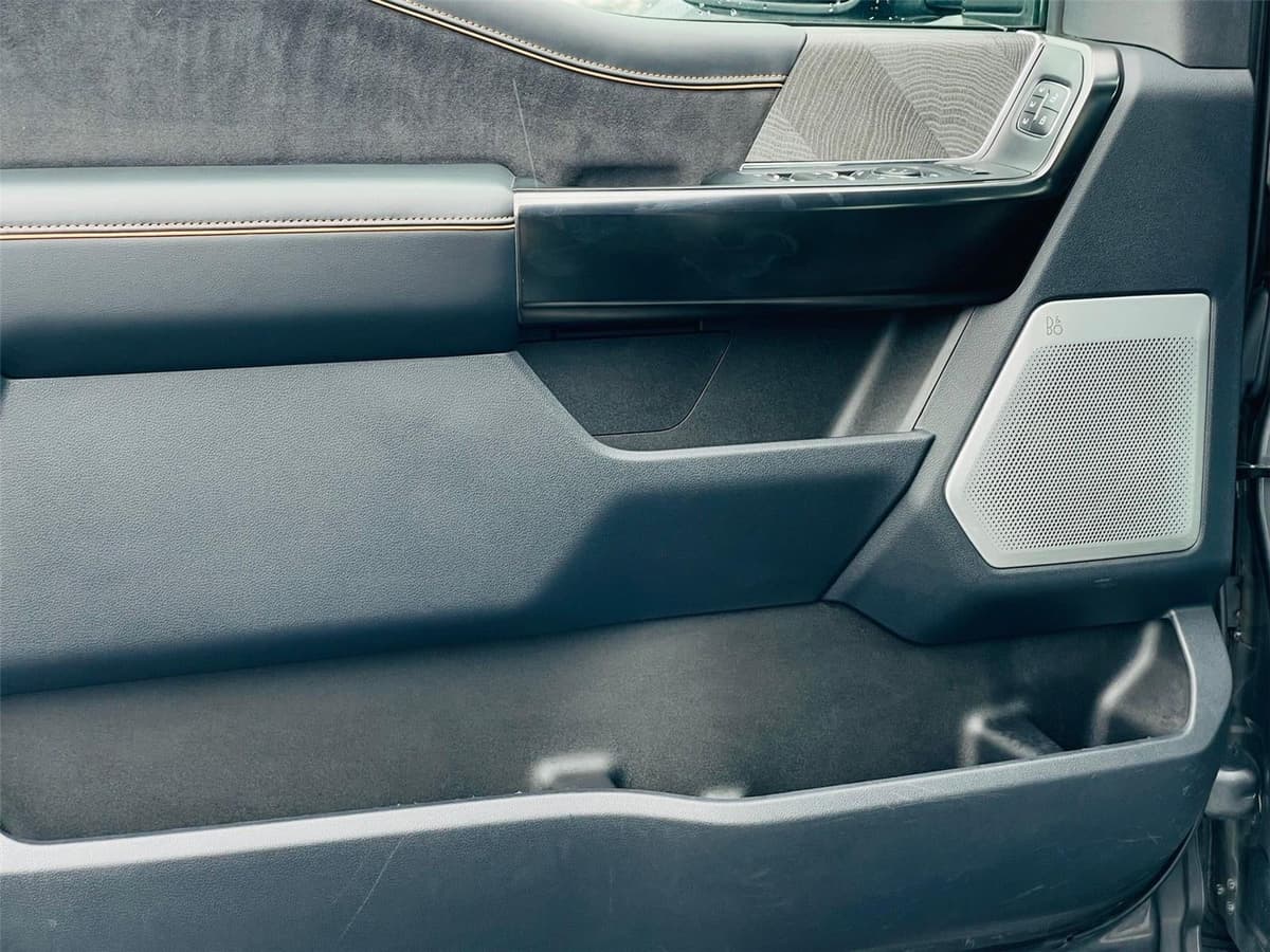 2023 Ford Super Duty F-350 - Image 21