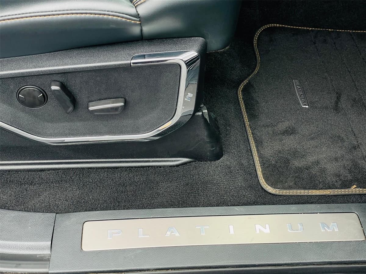 2023 Ford Super Duty F-350 - Image 23