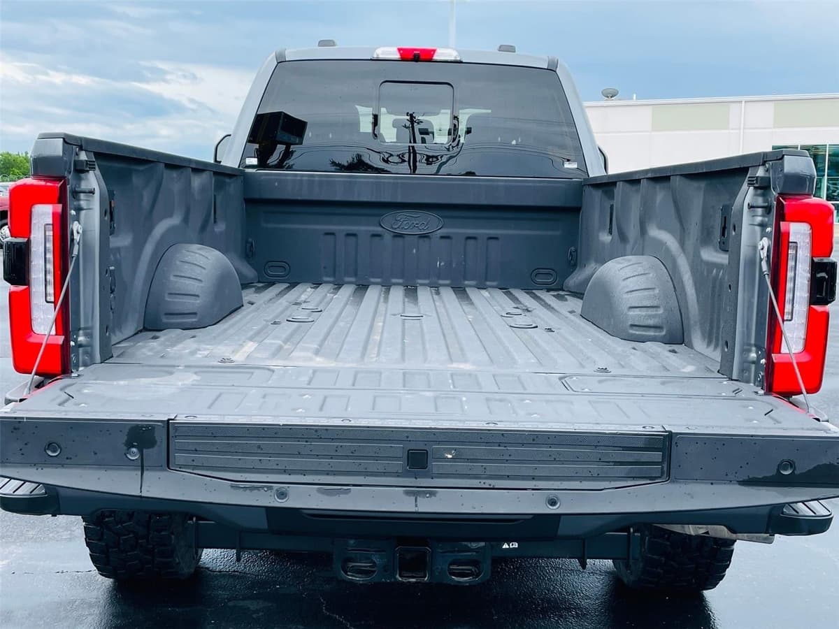 2023 Ford Super Duty F-350 - Image 35