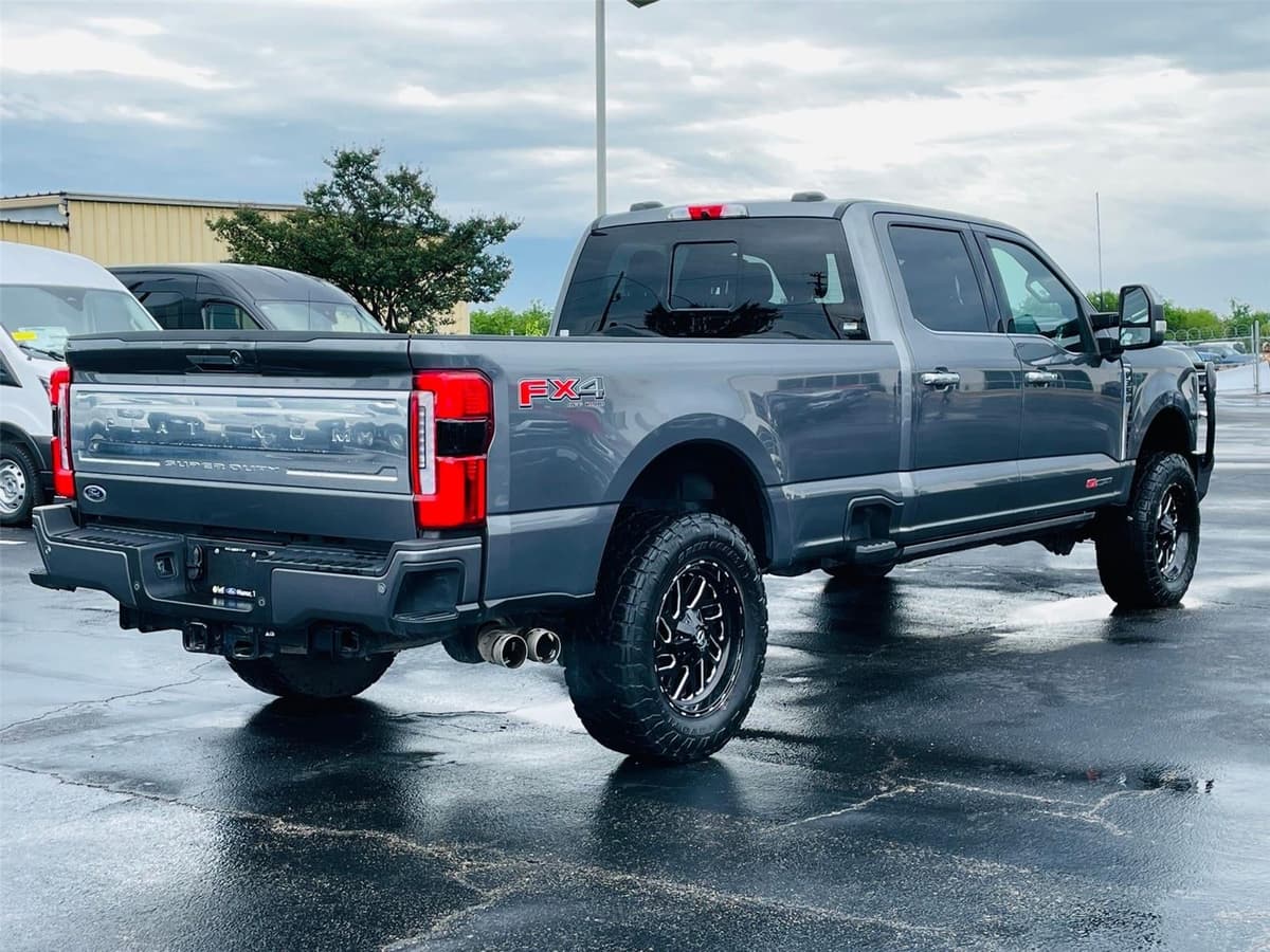 2023 Ford Super Duty F-350 - Image 4