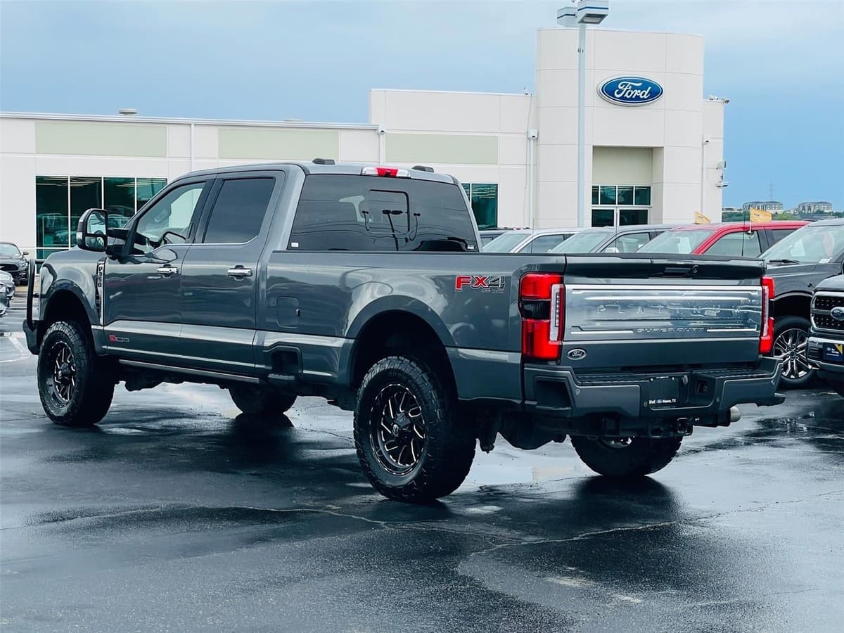 2023 Ford Super Duty F-350 - Image 5