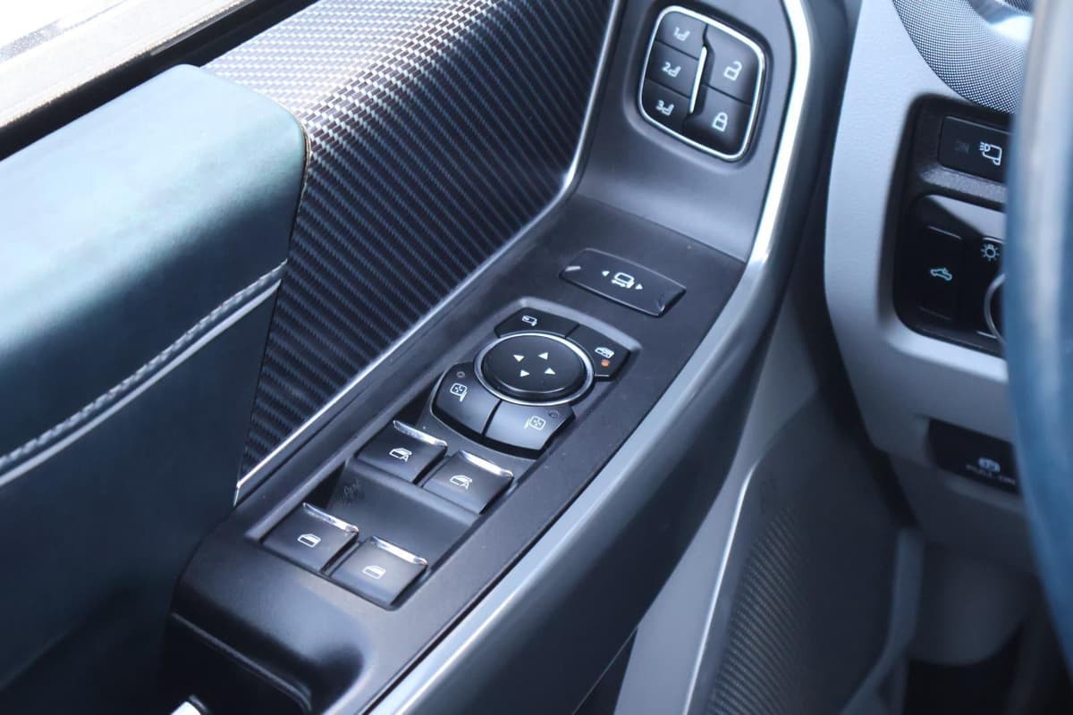 2024 Ford Super Duty F-350 - Image 18