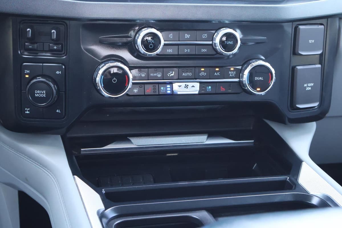 2024 Ford Super Duty F-350 - Image 24