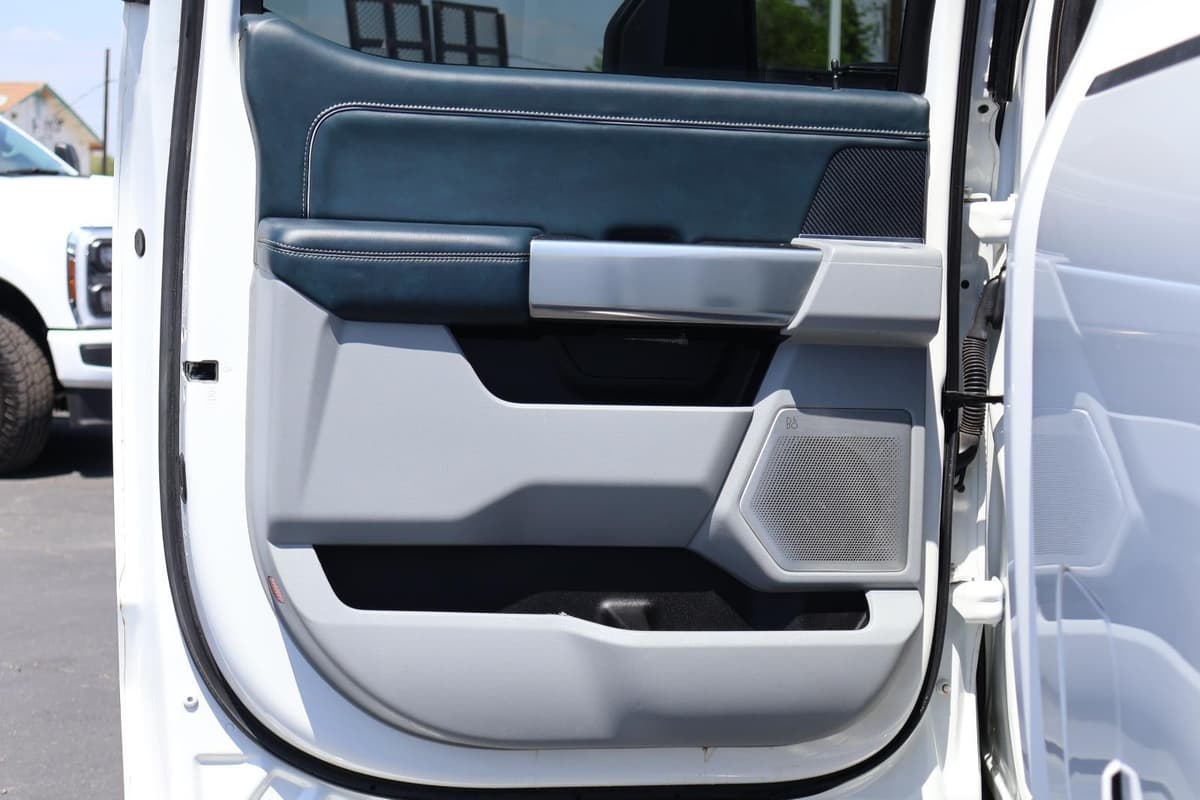 2024 Ford Super Duty F-350 - Image 27