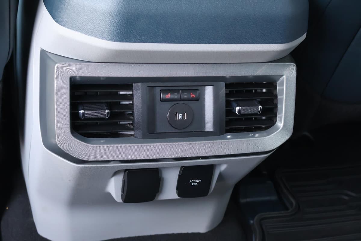 2024 Ford Super Duty F-350 - Image 31