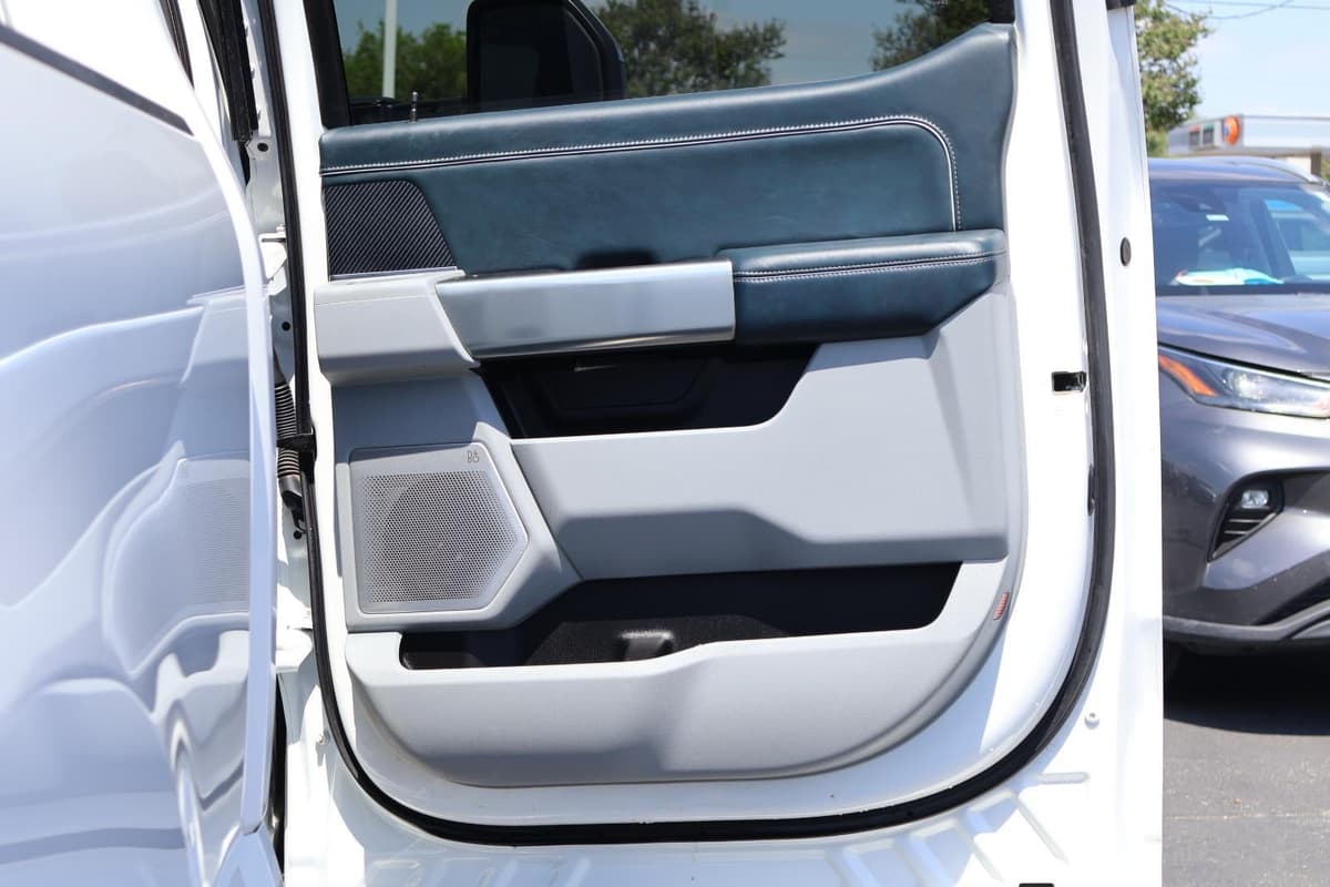 2024 Ford Super Duty F-350 - Image 32