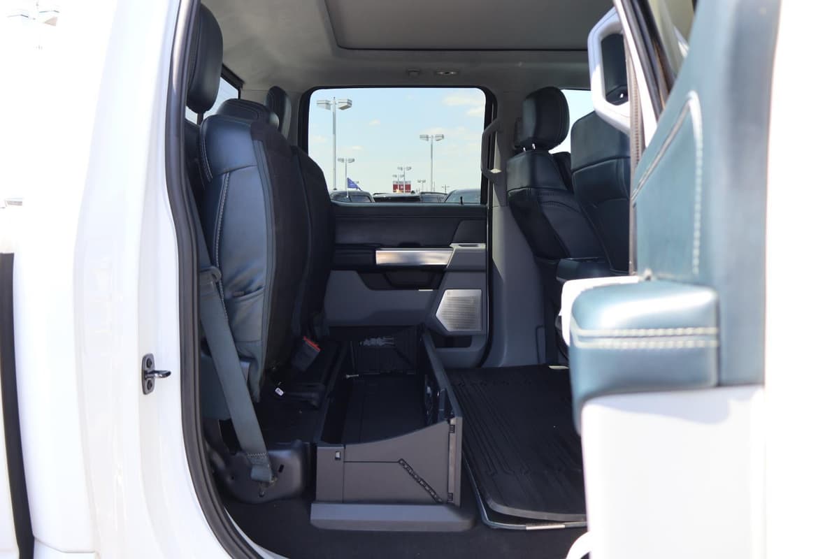 2024 Ford Super Duty F-350 - Image 35