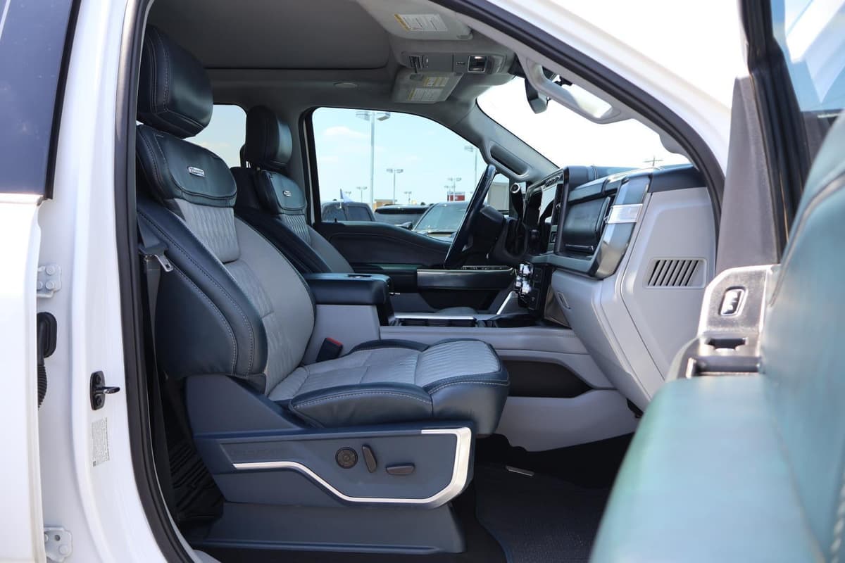 2024 Ford Super Duty F-350 - Image 37