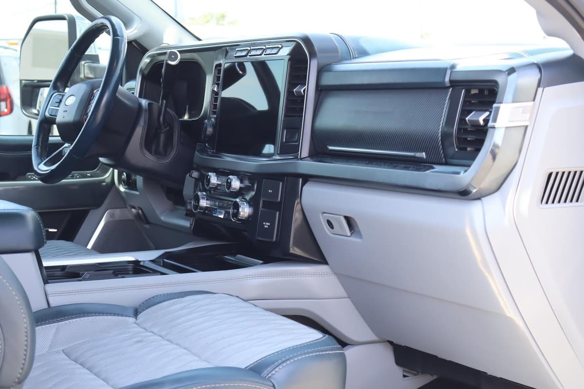 2024 Ford Super Duty F-350 - Image 38