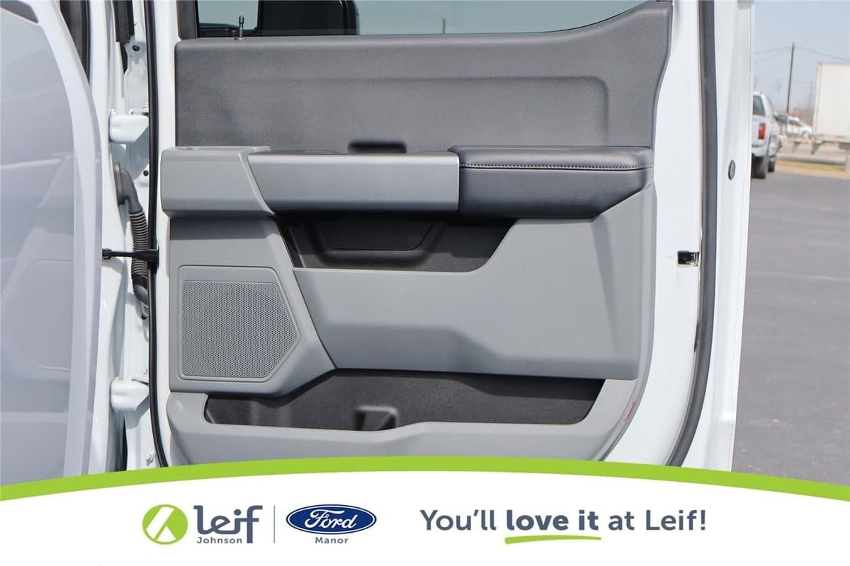 2024 Ford Super Duty F-350 - Image 30