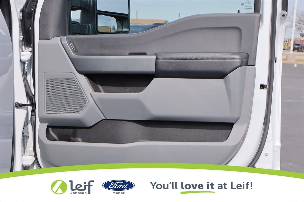 2024 Ford Super Duty F-350 - Image 33