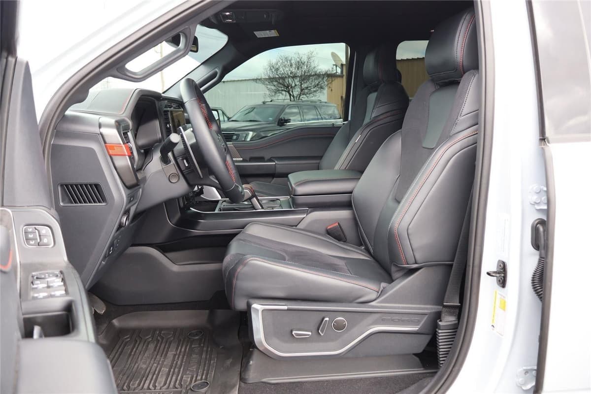 2025 Ford F-150 - Image 12