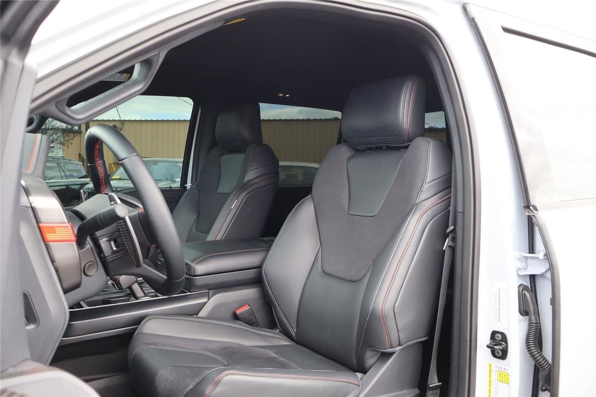 2025 Ford F-150 - Image 13