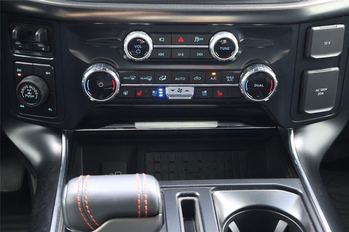 2025 Ford F-150 - Image 23