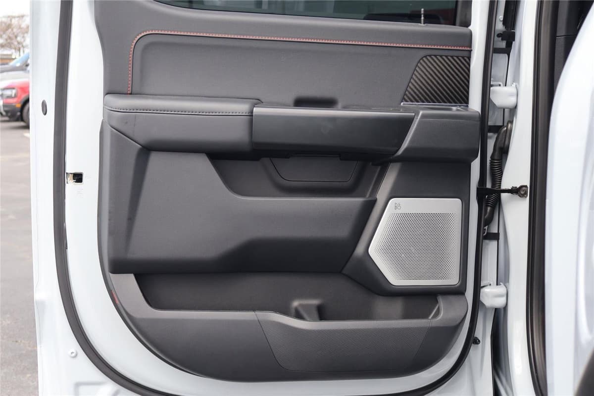 2025 Ford F-150 - Image 28