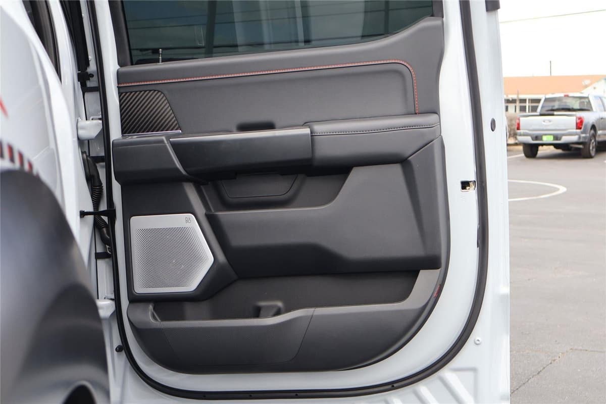 2025 Ford F-150 - Image 33