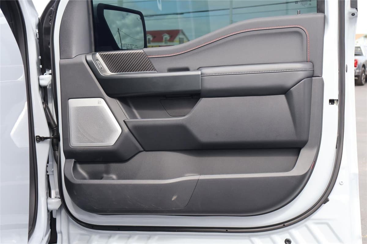 2025 Ford F-150 - Image 37