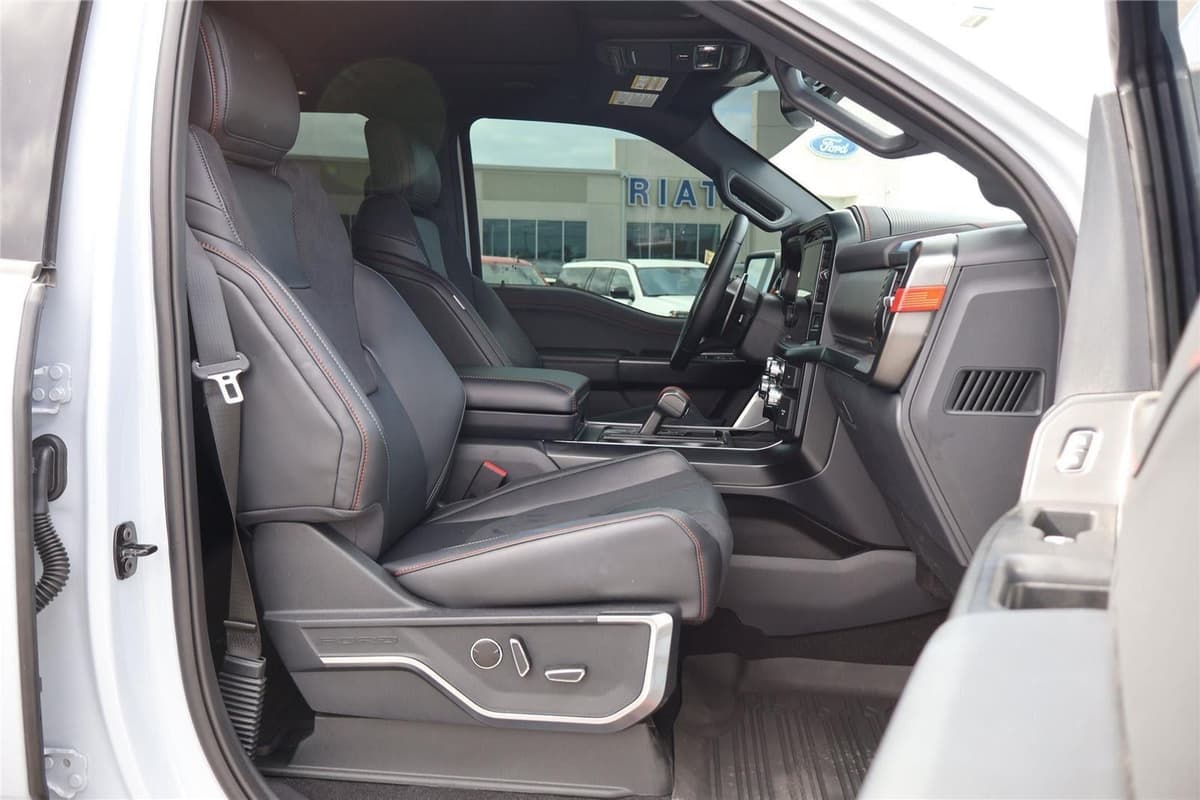 2025 Ford F-150 - Image 38