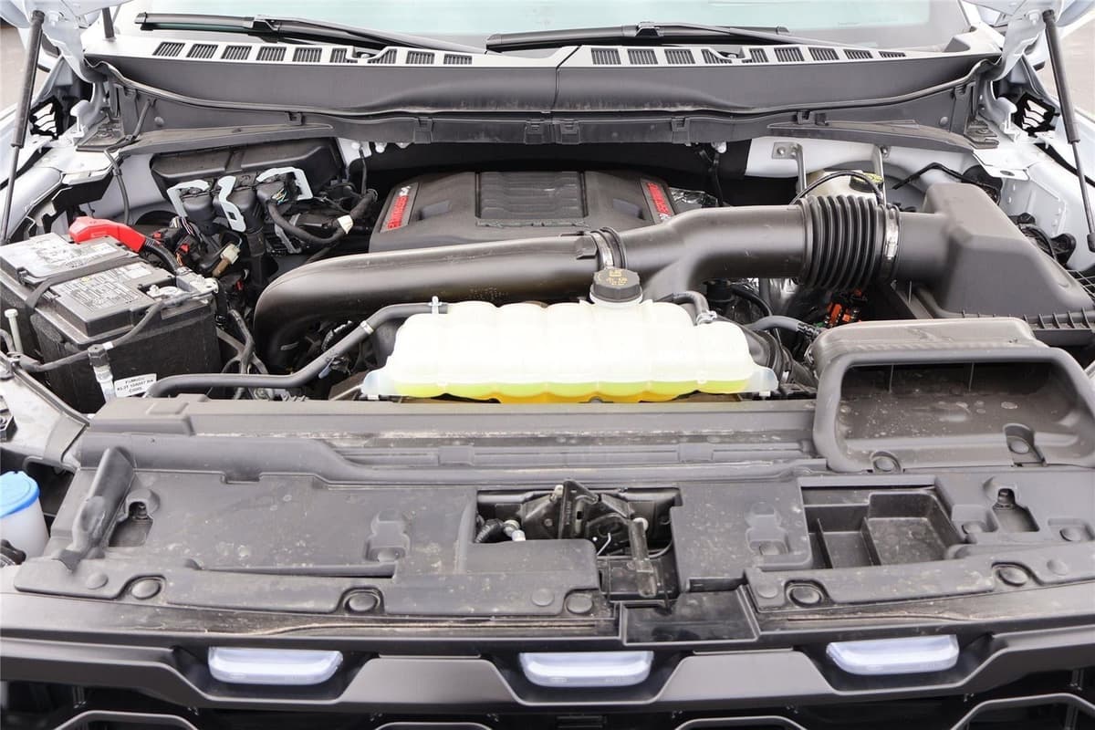 2025 Ford F-150 - Image 40