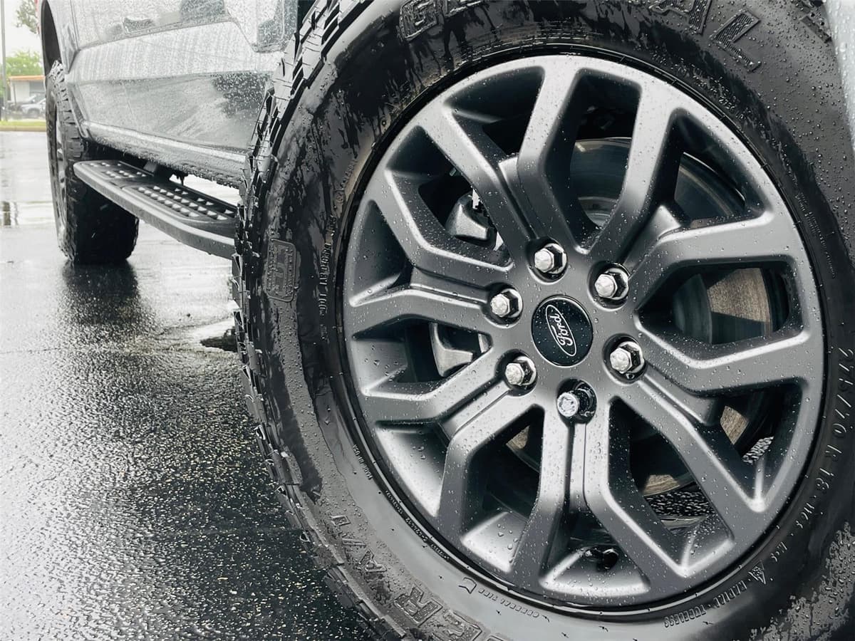 2025 Ford F-150 - Image 2