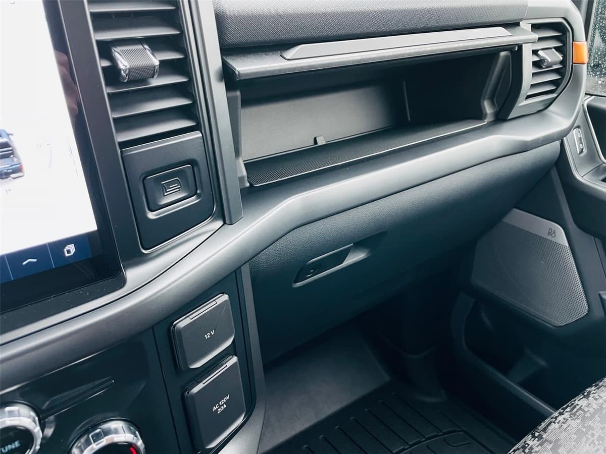 2025 Ford F-150 - Image 26