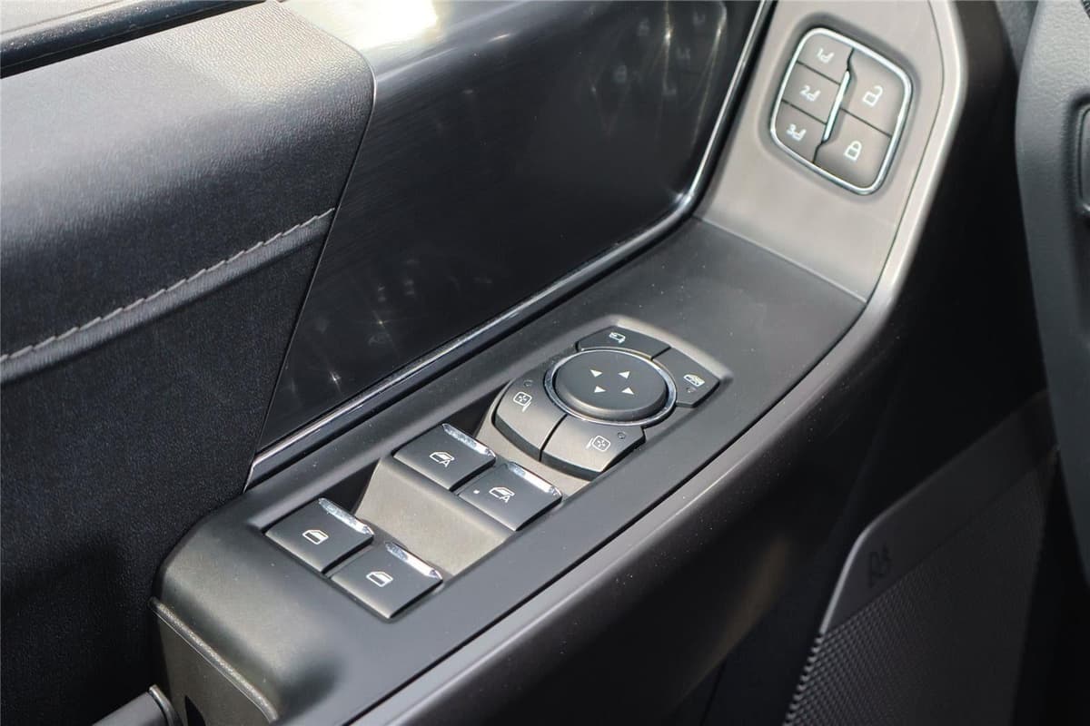 2025 Ford F-150 - Image 11