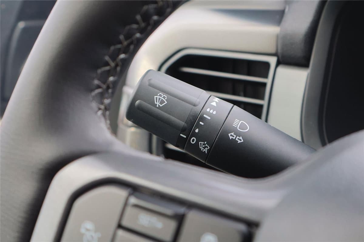 2025 Ford F-150 - Image 13