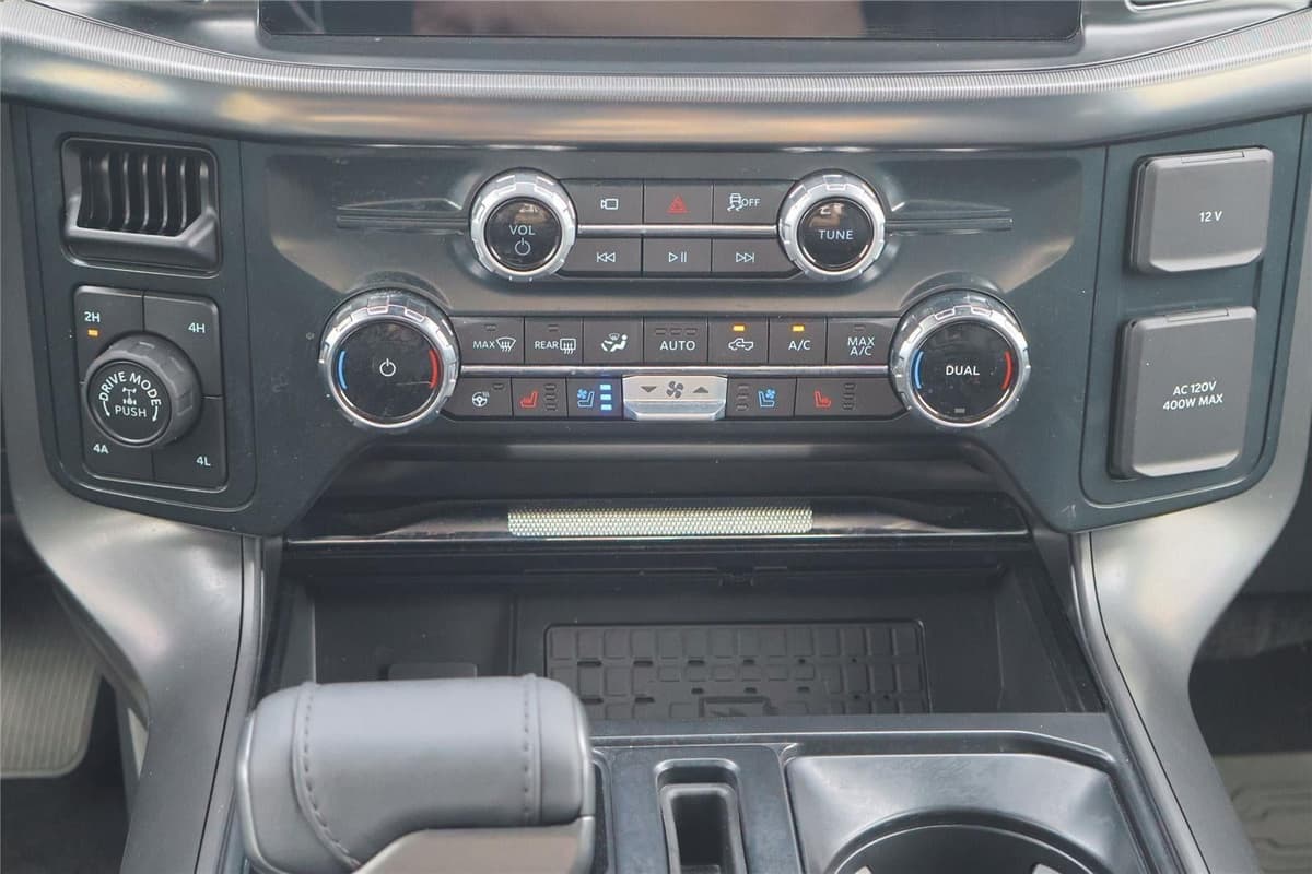 2025 Ford F-150 - Image 17