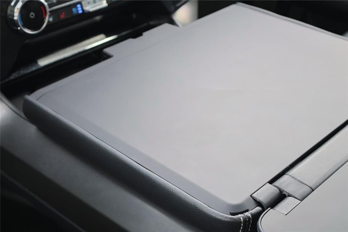 2025 Ford F-150 - Image 19