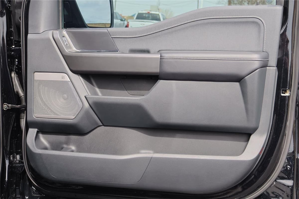 2025 Ford F-150 - Image 32