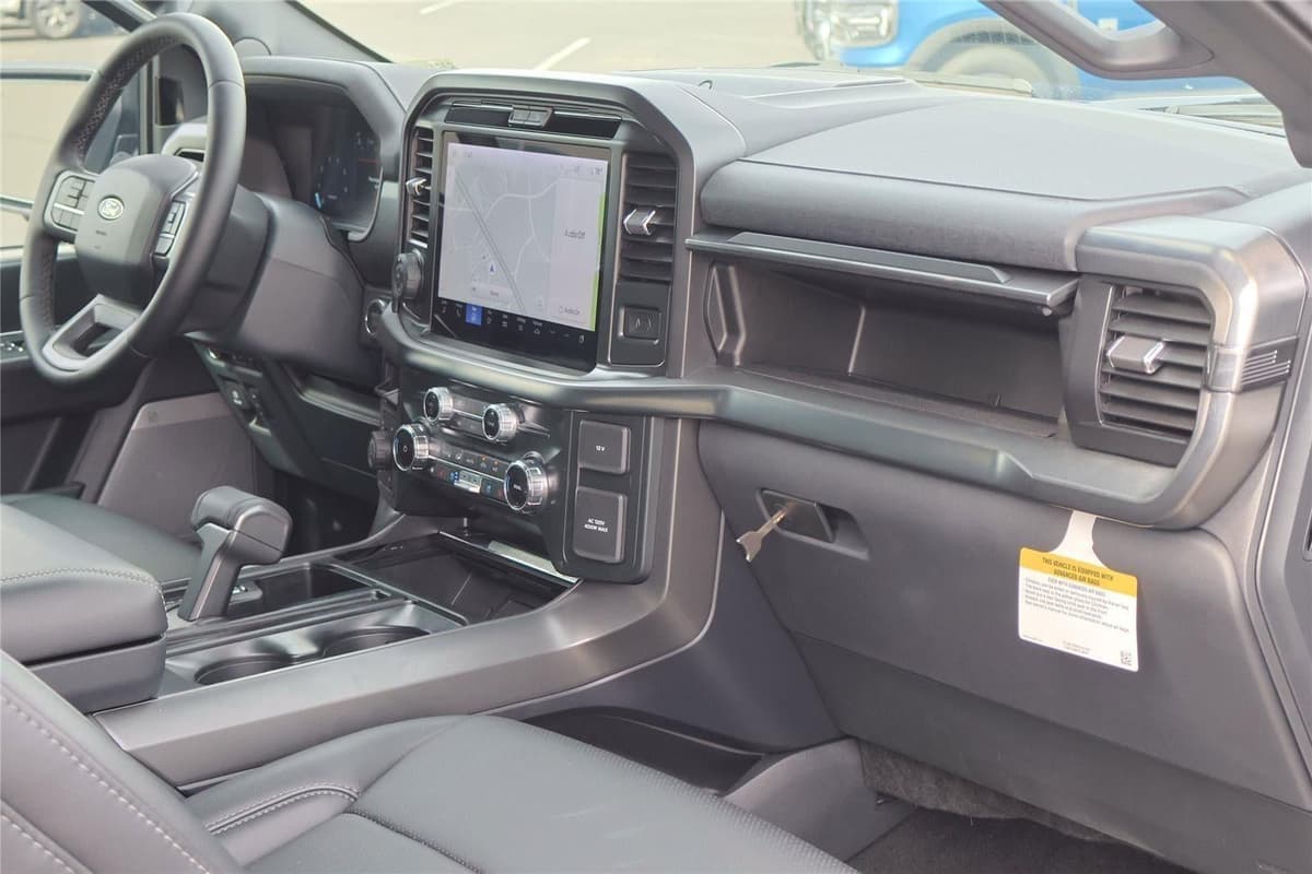 2025 Ford F-150 - Image 33