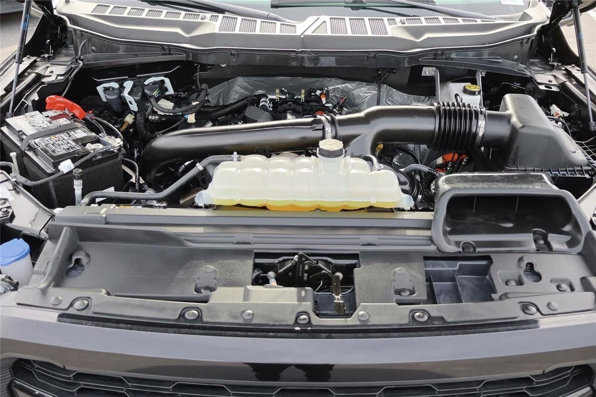 2025 Ford F-150 - Image 34